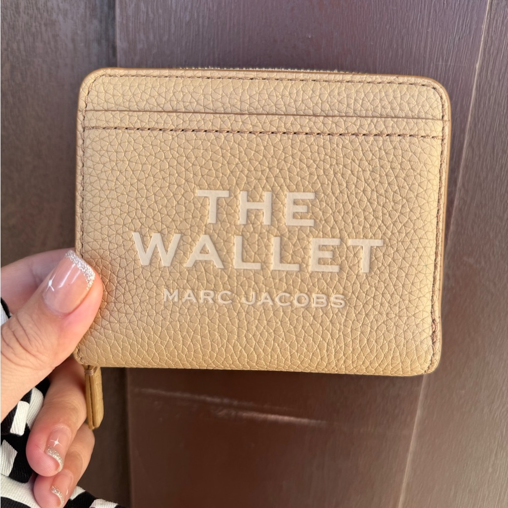 Marc Jacobs The Wallet Compact Zip Card Case - Beige Tan